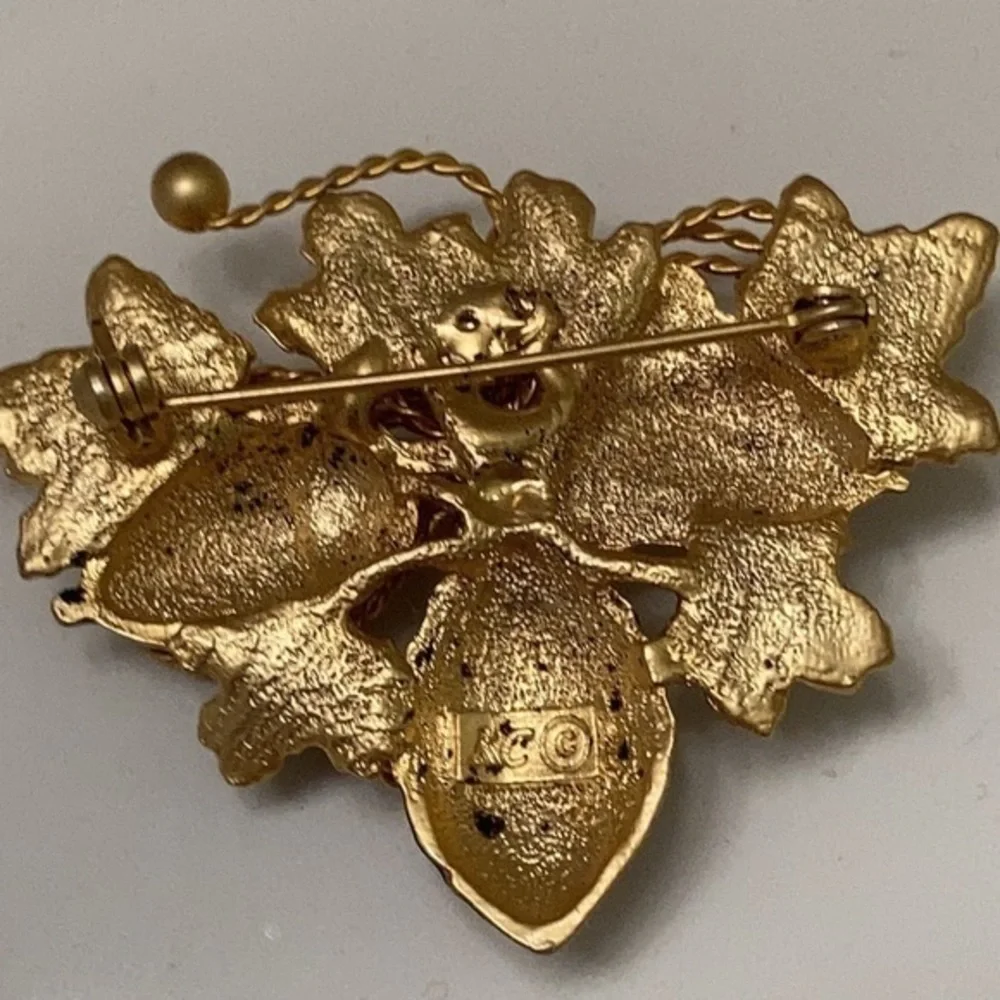 Vintage Kenneth Cole acorn pin